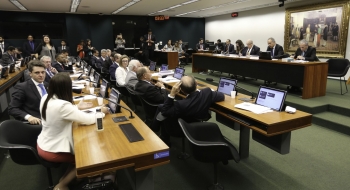Comissão da reforma política adia votação de destaques para esta semana